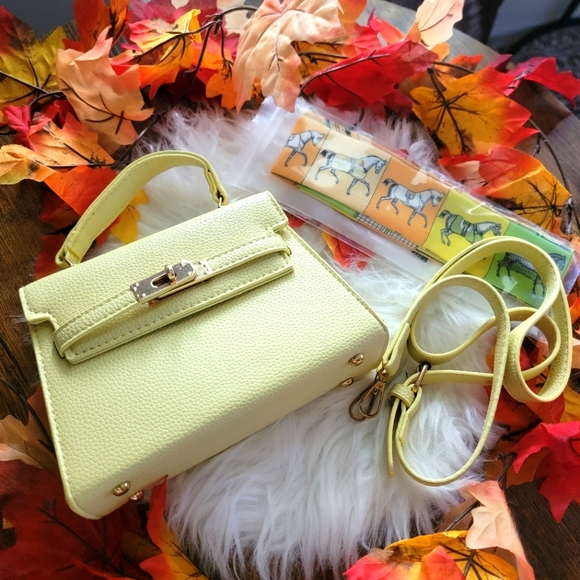 Sale🎉 Elegant Vegan Leather Crossbody And Horse Twilly Scarf - Picture 1 of 5